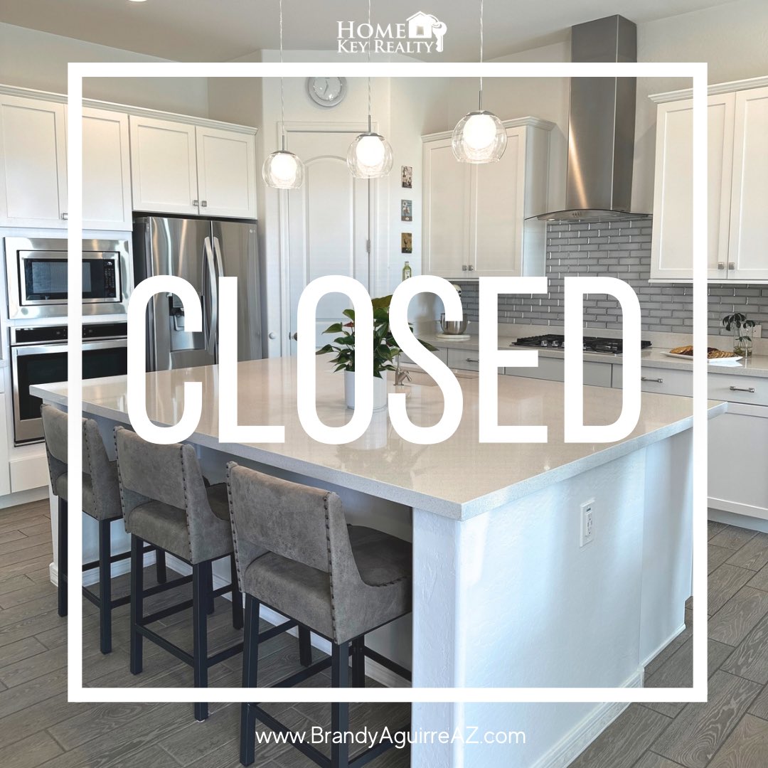 Happy closing day 🥳 So many well wishes to my clients who are downsizing and entering the next phase of life. I am so honored they trusted me to help with this huge life change ❤️ #closingday #arizonarealestate #queencreekrealestate #queencreekrealtor #movingtoarizona