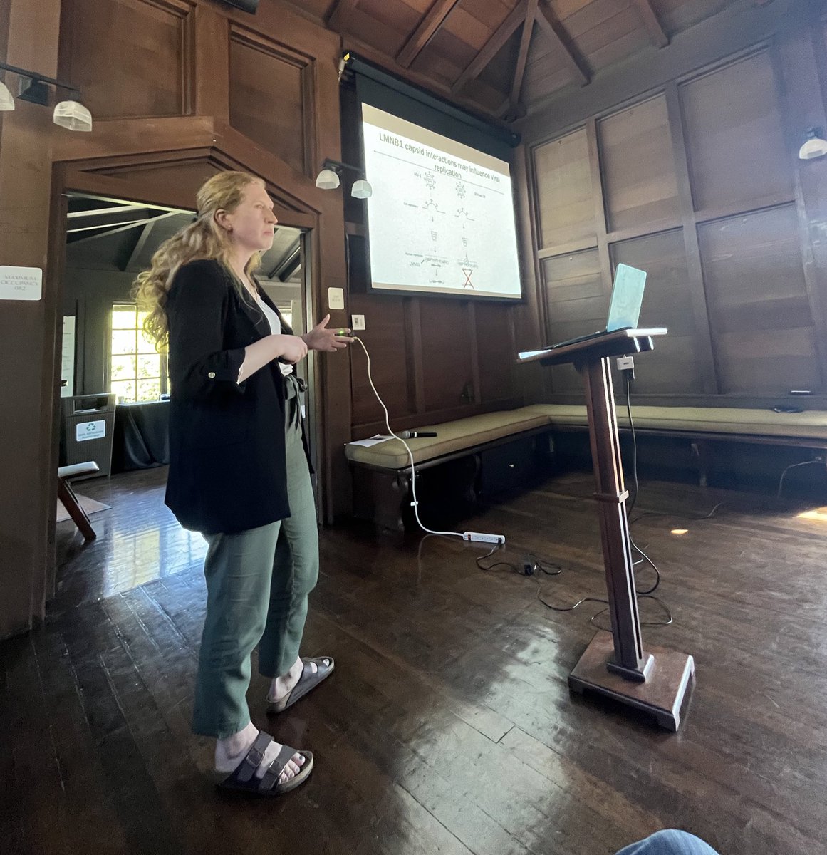 Wonderful talk on how HIV and congeneric viruses switch hosts, escape host factors, etc. by PhD student Claire Evensen in Prof. @MollyOhainle’s lab at the Genetic Dissection of Cells and Organisms T32 Training Grant retreat today @UCBerkeley.