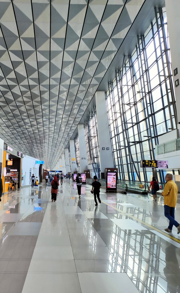 bekerja dari weekend. oh wait.
coba ku paraphrase : weekdayku kali ini panjang. ada 8 hari. hahaha