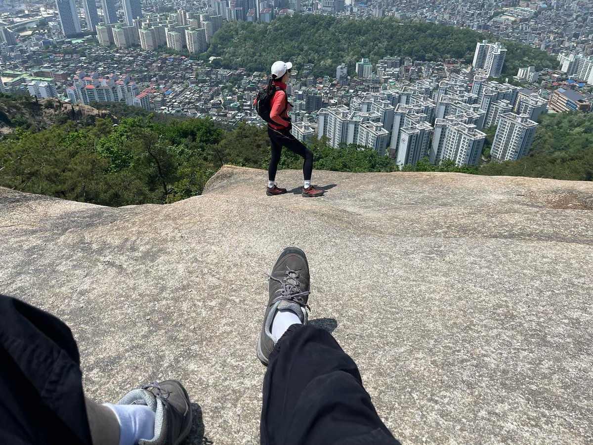 VAVNews2015's tweet photo. 240503 Lou IG update

"With my mom 😎 # hiking # Bukhansan # it was scary # rock wall"

#VAV #브이에이브이 #LOU #로우 https://t.co/qftpORFljh