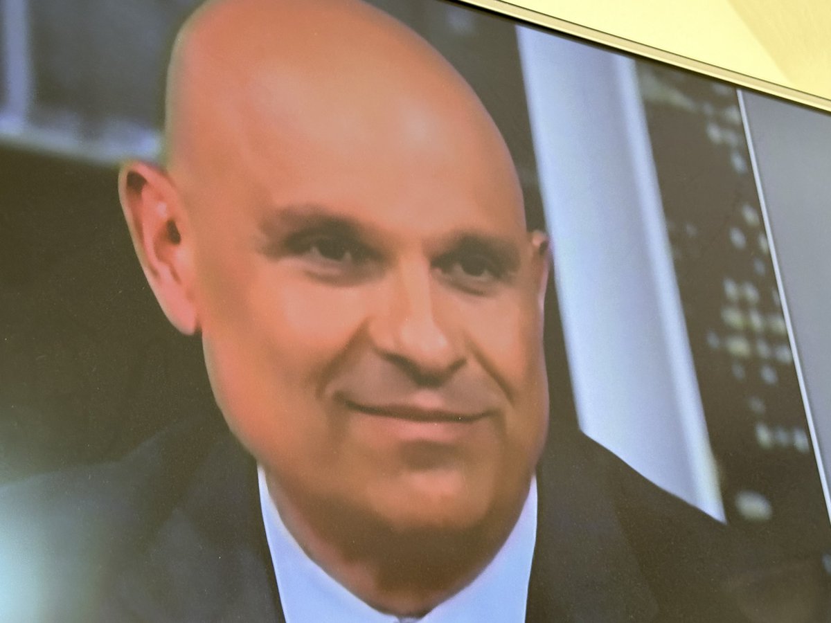 gerardcorbett's tweet photo. @CNNPolitics why is this guy always crying???  @CNN https://t.co/EGHiTitENd