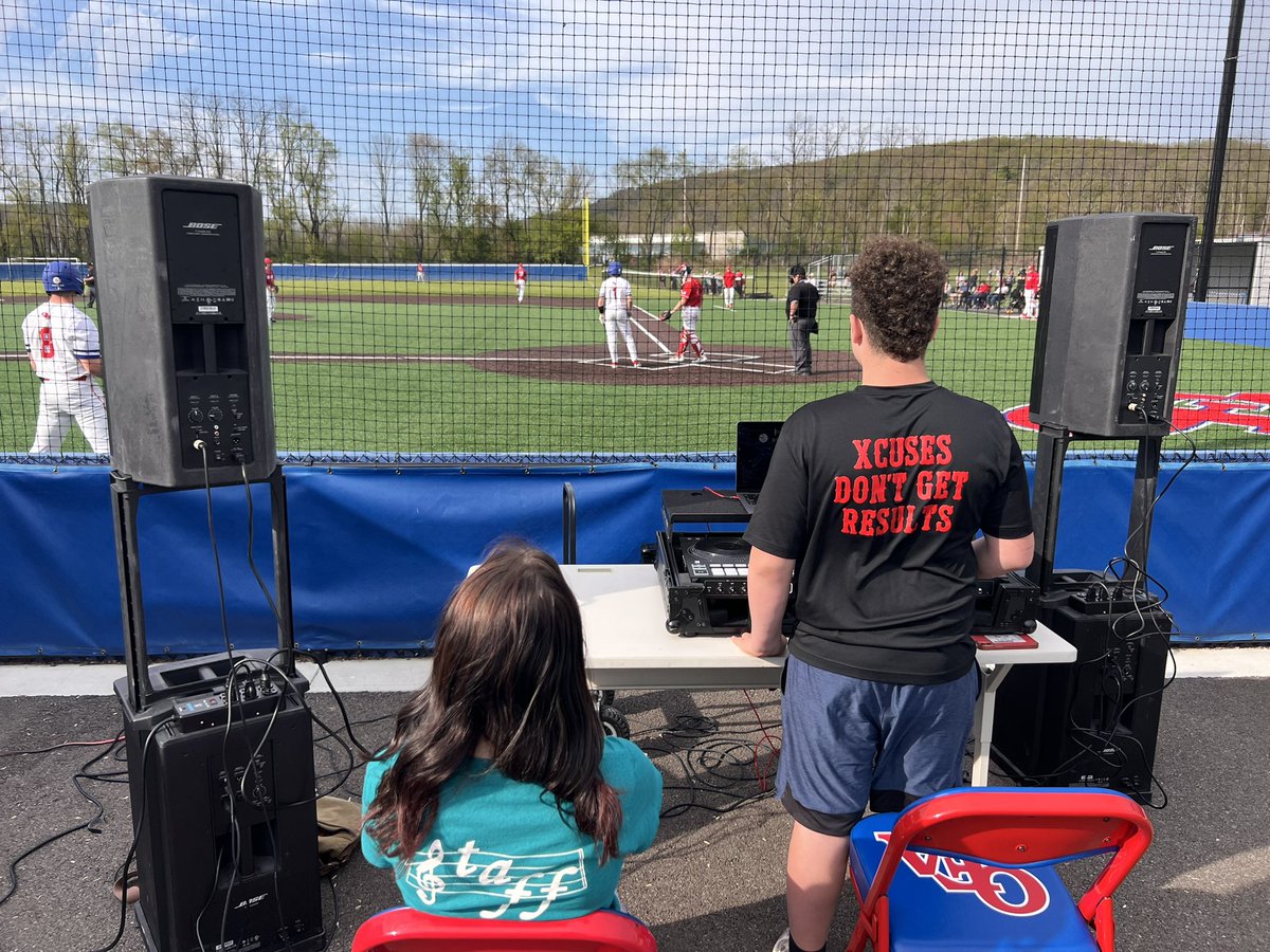 OFA was busy tonight! Shout out to the student DJs that covered the softball and baseball games! They did a great job! @OAUpdate @OFAAthletics1 @shaunamonell