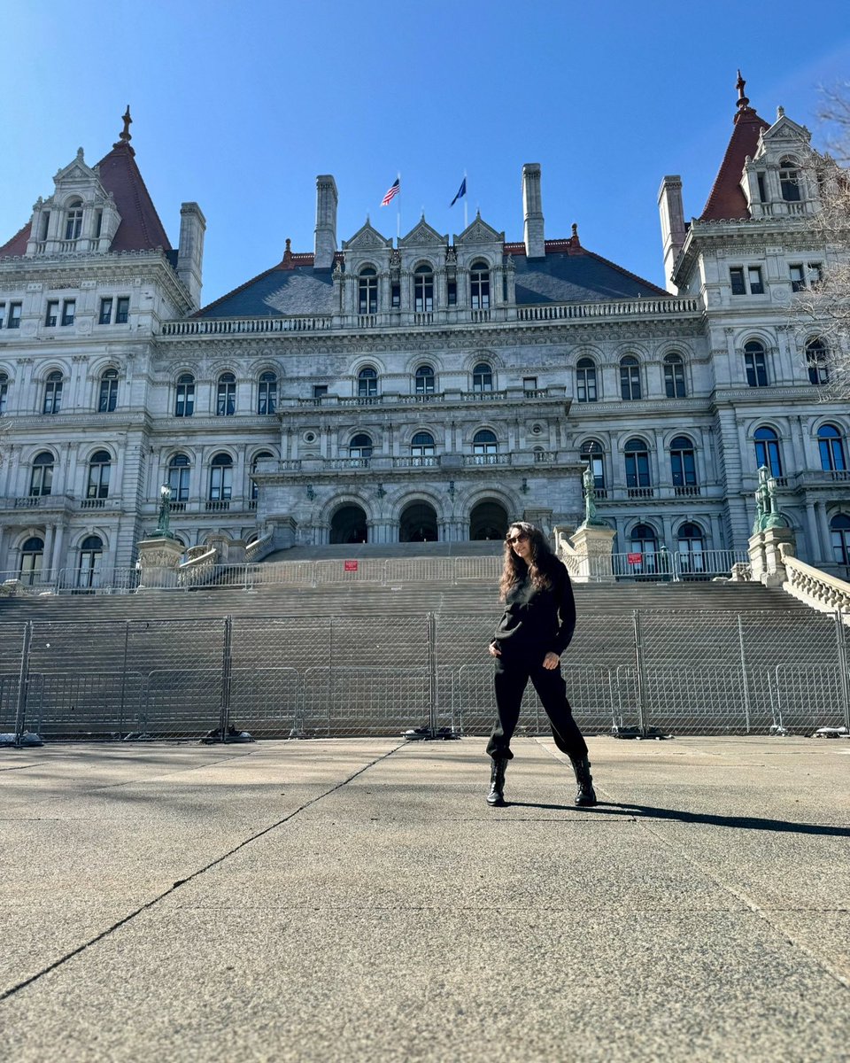 I ❤️ NY #reneestakey #newyork #newyorklife #newyorker #newyorktravel #newyorktravel #newyorktrip #ny #upstatenewyork #upstateny #upstate #upstatelife #upstateliving #albany #albanyny #capitol #capitolbuilding #architecture #travel #travelphotography #vacation #trip #roadtrip