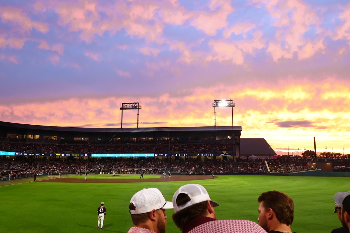 HailStateBB's tweet photo. Baseball Skies at The Dude

#HailState🐶 https://t.co/f1TrrySHen