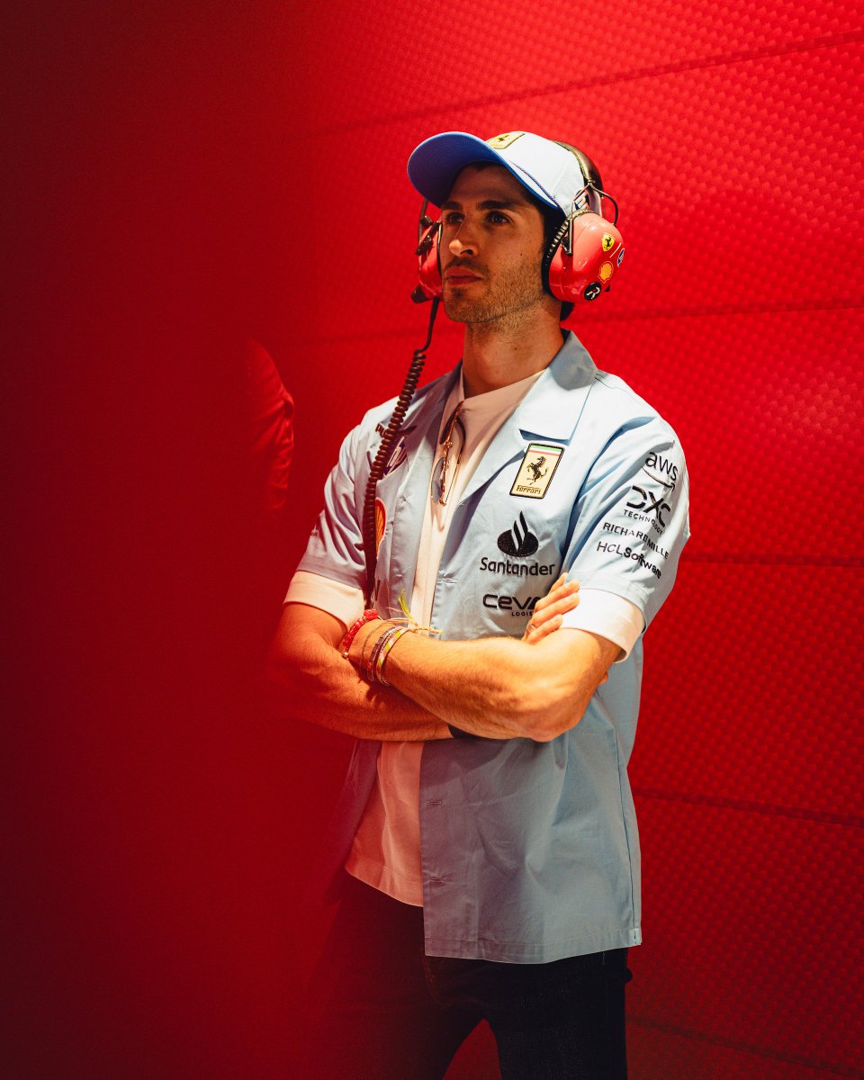 Looking good in blue <a href="/Anto_Giovinazzi/">Antonio Giovinazzi</a>! 👋

#MiamiGP 🇺🇸 #F1