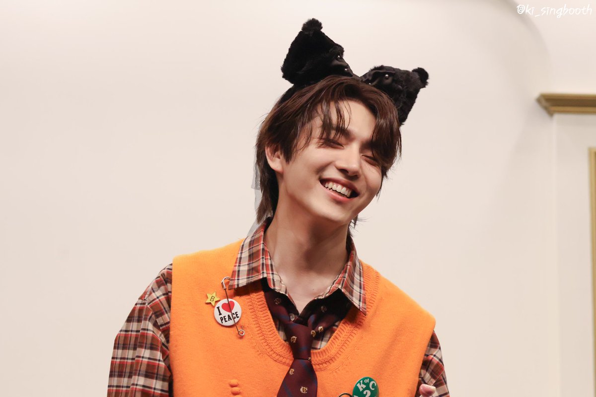 ki_singbooth's tweet photo. [📸] 240503 Ktown4u 사인회

난 정말 형구가 웃는 게 너무 좋아 :)🧡 https://t.co/vGDgKcDBNn