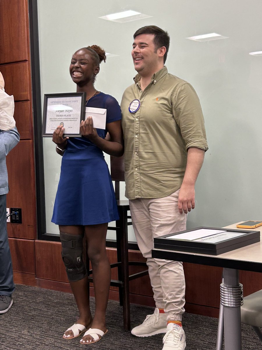 Senior Aniyah Hayes competed against the top scholar athletes from the @FortWorthISD high schools. She won 3rd place at The FW Optimist Club's  Scholastics-Sportsmanship-Athletics (SSA) Scholarship Luncheon. @FWISDAthletics @AGallegosEdD @ChrisjBarksdale @CharlieGarciaFW