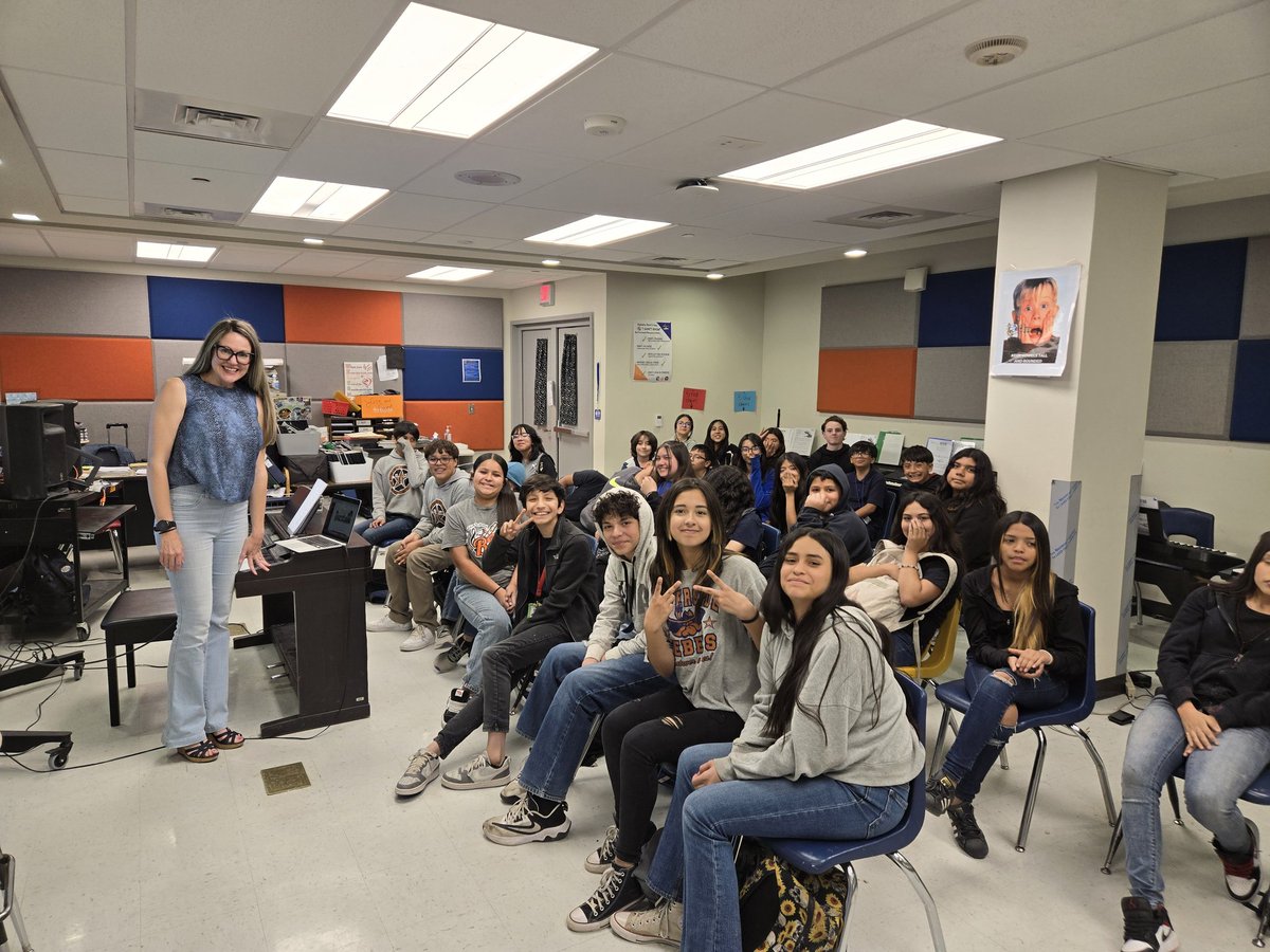 A huge thank you to Ms. Annie Pennies from El Paso Opera for coming in and presenting to our choir classes on Tuesday!💕🎶 can't wait to see her in Sunday in the Park with George on Thursday, May 16th!🙌🏽🎭