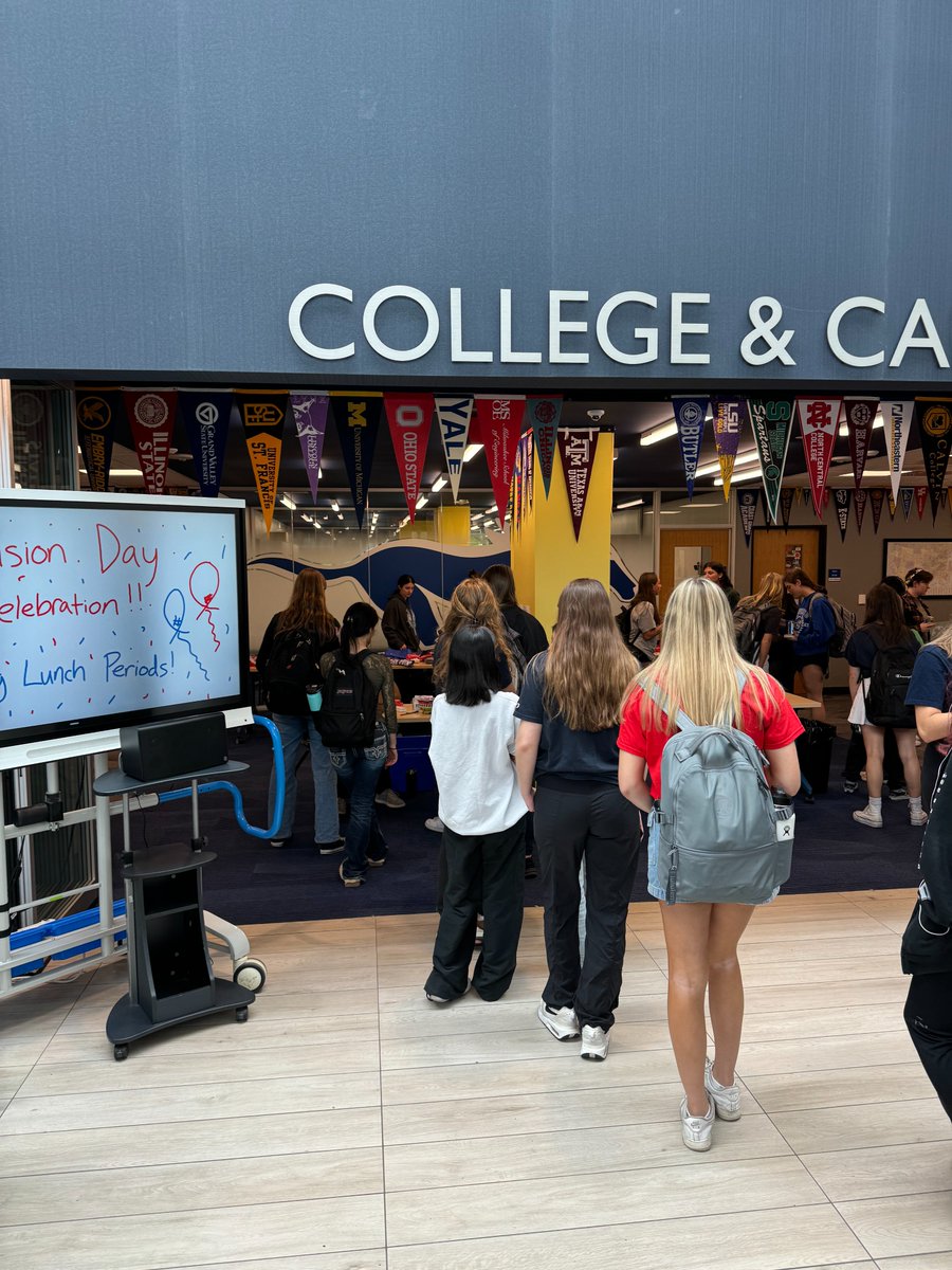 DGS_CSSS's tweet image. Today we celebrate all DGS seniors as they move towards graduation and post-secondary plans! A special shout-out to @AnnLichaj as she celebrates her last school year at DGS, too 🩵 #DGSPride
@DGSActivities @Dist_99 @DGSActivities