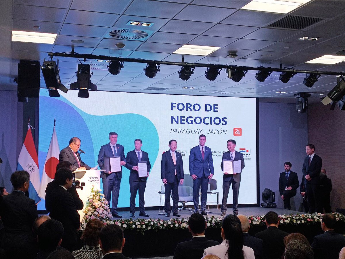 conatelpy's tweet image. 🇵🇾🇯🇵| Foro de Negocios Paraguay - Japón

El Presidente de la Comisión Nacional de Telecomunicaciones, el Ing. Juan Carlos Duarte Duré, participó en este evento trascendental para la cooperación entre Paraguay y Japón🤝

#CooperaciónTecnológica #ParaguayJapón