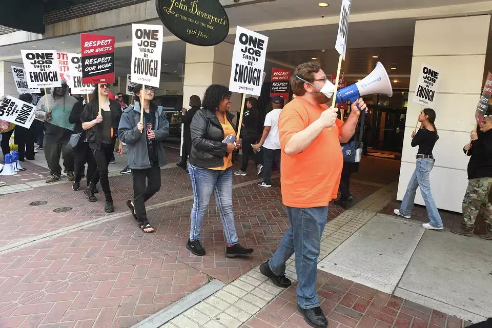 On May Day we joined thousands of @UNITEHERE members across the country demanding that the hotel industry respect our work and respect our guests. Read about it here! 👇👇 👇