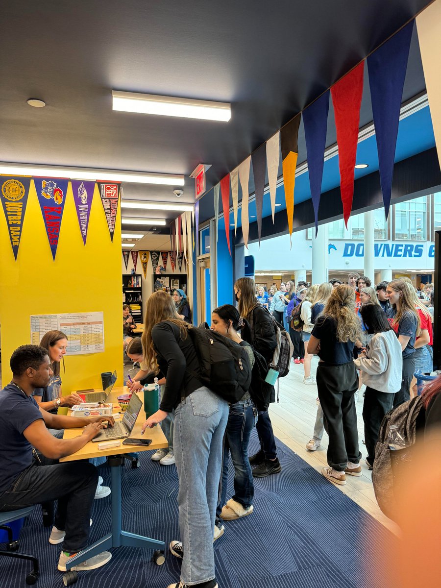 DGS_CSSS's tweet image. Today we celebrate all DGS seniors as they move towards graduation and post-secondary plans! A special shout-out to @AnnLichaj as she celebrates her last school year at DGS, too 🩵 #DGSPride
@DGSActivities @Dist_99 @DGSActivities