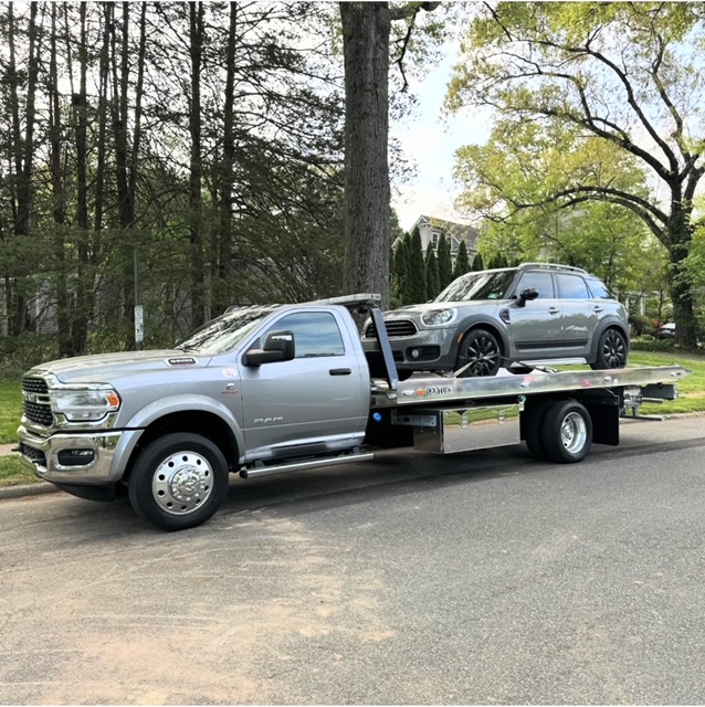 Thank you to Hollywood Auto Body. We just delivered this beautiful silver 19.5' Century 10 series aluminum carrier. 
#builtbyjimpowers #elizabethtruckcenter #millerindustries #etctowsales #therealdeal