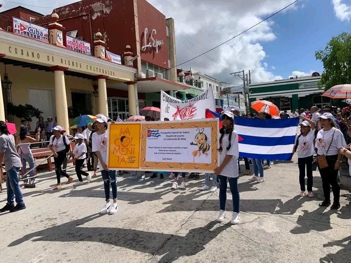 Desde nuestra página de la Empresa Provincial de Servicios a la Salud participamos con nuestro #Holguín en #romería2024 

Lució linda la ciudad en el desfile inaugural 🤹🎺💃💚

#GESAP al compás de #HolguinSi