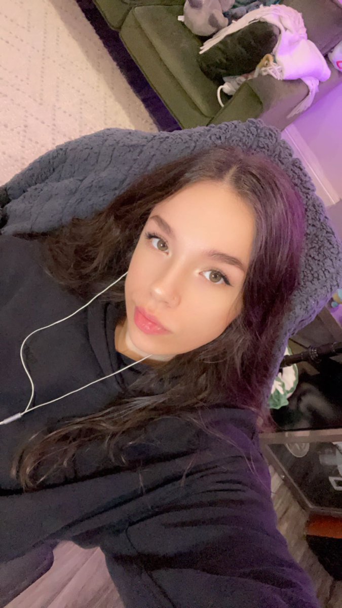 Hi! Valorant solos
Aim training arc day 21 
Twitch.tv/toari