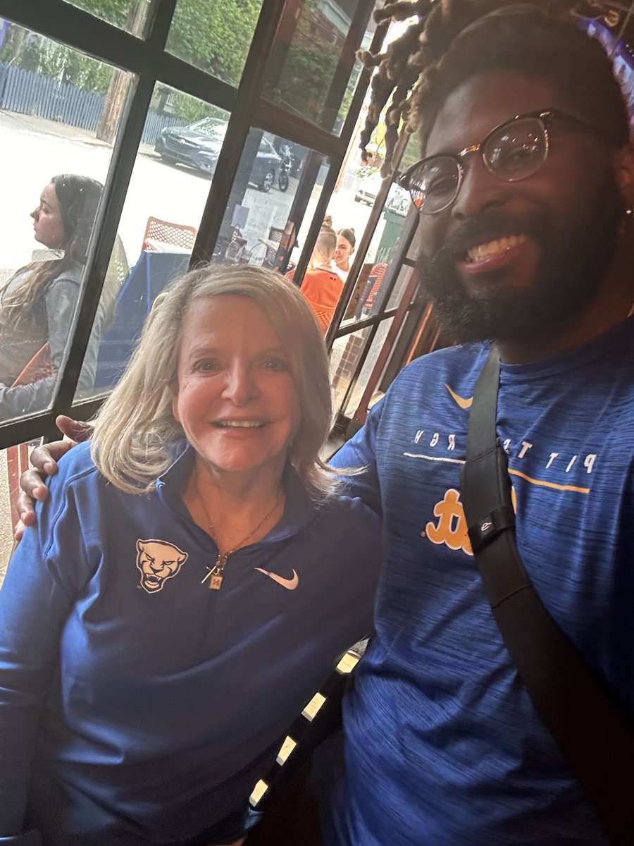 Celeste Welsh (@celestewelsh) on Twitter photo It was bittersweet saying goodbye to <a href="/_DGreen02/">David Green</a>-an extraordinary young man who exemplifies academic, athletic excellence & passion & commitment to the community. Your smile and kindness has touched so many lives &you will be greatly missed! Iโm now a Winnipeg Blue Bomber fan! It was bittersweet saying goodbye to <a href="/_DGreen02/">David Green</a>-an extraordinary young man who exemplifies academic, athletic excellence & passion & commitment to the community. Your smile and kindness has touched so many lives &you will be greatly missed! Iโm now a Winnipeg Blue Bomber fan!