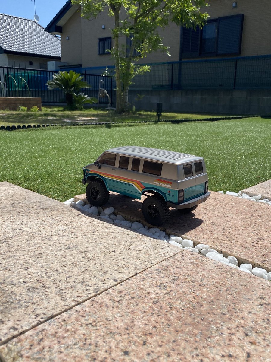 MadvanaudioRC's tweet photo. 先輩の新築で早速庭ラジ

#HobbyPlus
#RockVan 
#新築購入おめでとう https://t.co/BAYIwEOBiy