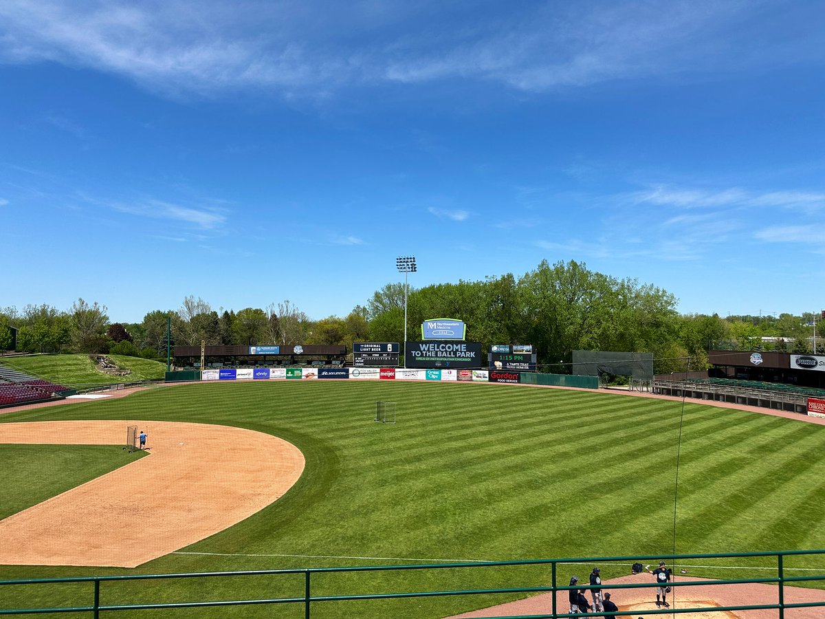 🎉 Exciting day at the Kane County Cougars ballpark! 🏟️ I can’t help but dream of a BIG partnership with @YMCAChicago! Together, we can hit a home run for our community! ⚾ #CommunityStrong #KaneCountyCougars #YMCAChicago @KCCougars