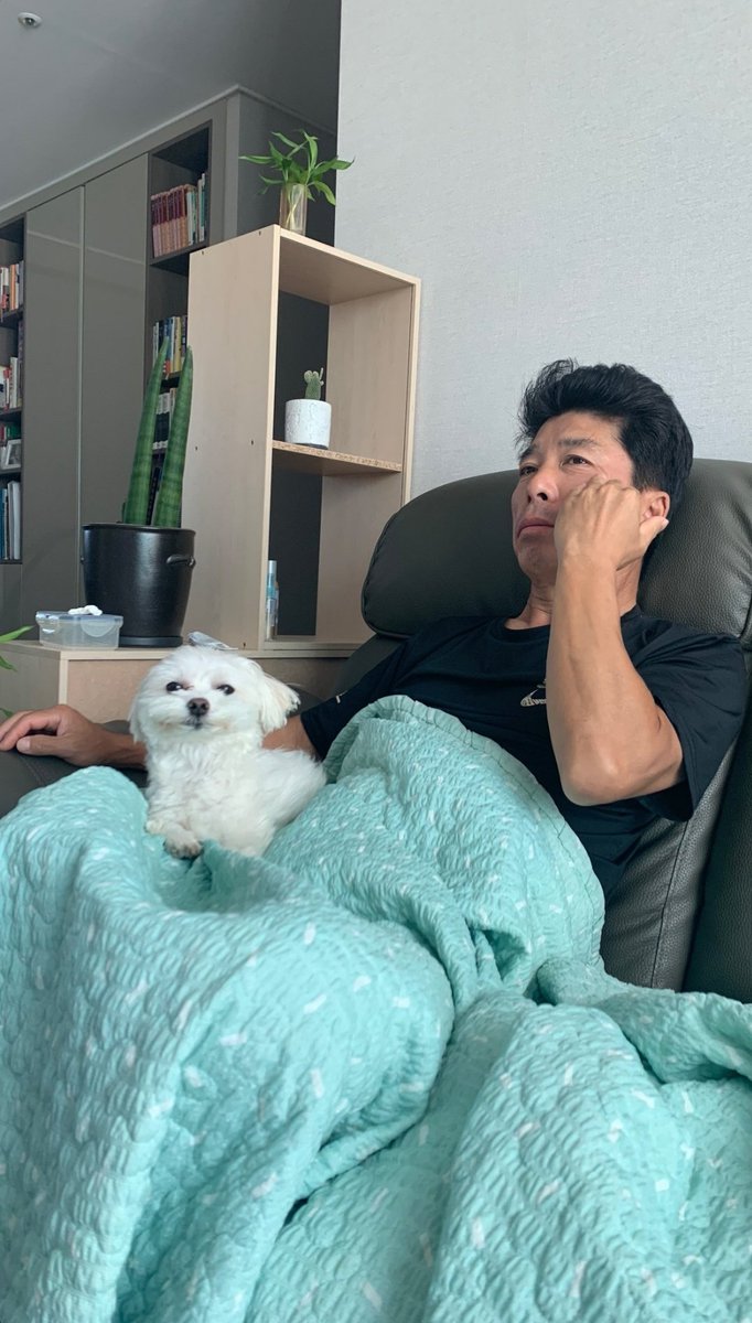 eonjuy's tweet photo. Hwiyoung's appa is so Hwiyoung??????? https://t.co/ikpibbtX7C