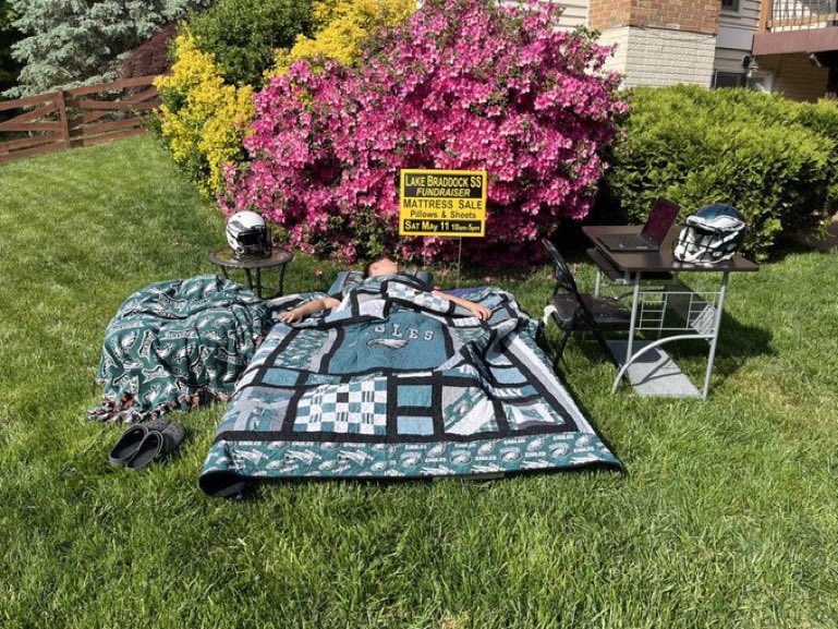 Do you need a new bed?  In 1 week you can come into our showroom <a href="/FCPSLBSS/">Lake Braddock SS</a> and see your favorite <a href="/LakeBraddockFB/">Lake Braddock 🏈</a> player and get set up!  <a href="/bruin_boosters/">Bruin Boosters - Lake Braddock</a> <a href="/LBathletic/">LB Bruins Athletics</a> @bruins_atp <a href="/lbfreshmanfb/">LB Freshman FB</a>