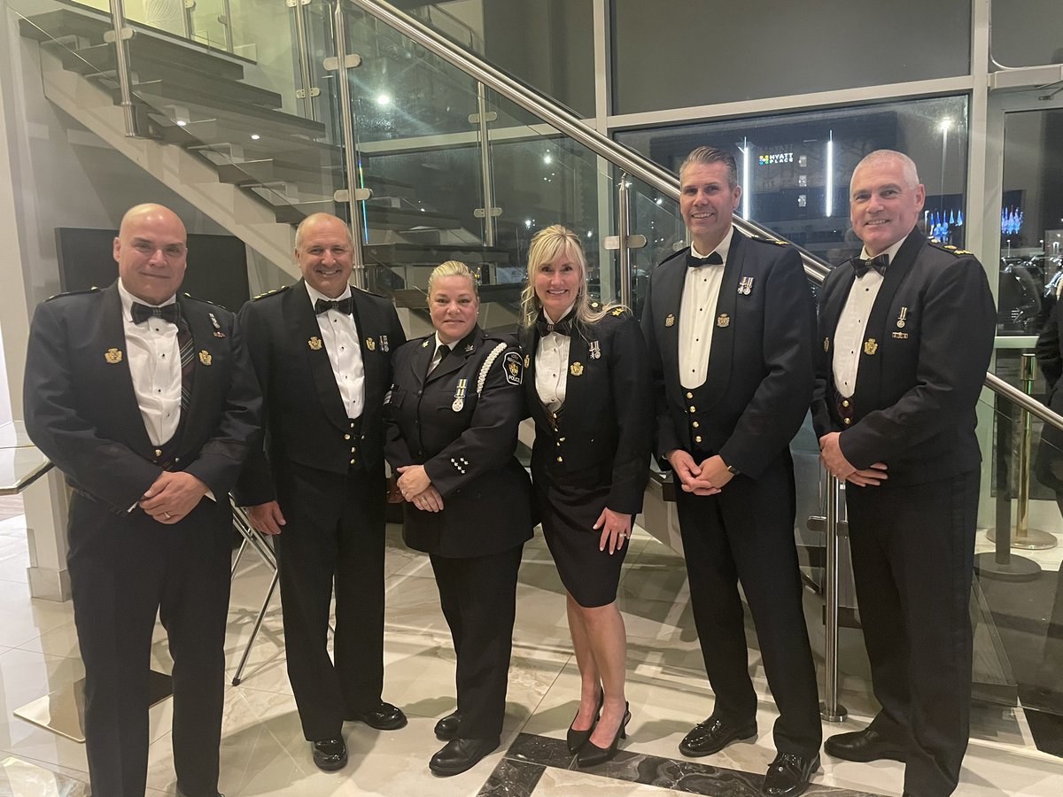 Over 30 years ago, I was her coach officer at #2 District and tonight, @YRP Sergeant Kelly Bachoo was recognized with the @OWLECanada Leadership Award. I couldn’t be more proud of the career Kelly has had serving as a mentor and an active volunteer helping others #owle2024