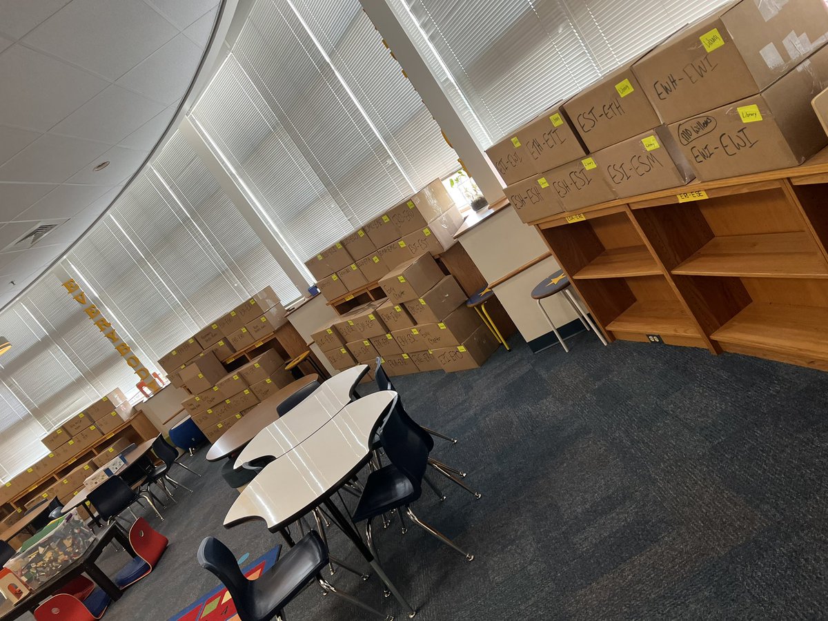 JoyHoke1's tweet photo. Tell me you have the BEST PTA without telling me you have the best PTA. I’ll go first: @NKCSchools @nashuapta @NashuaES @angiegroenke #nkcsdlibraries https://t.co/2UB4dABJTZ
