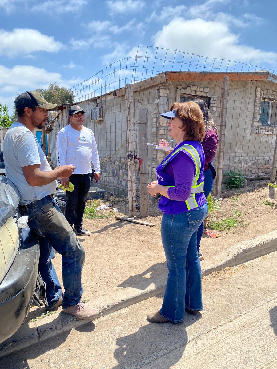 Hoy, vecinos de la Colonia Aztlán #Rosarito #BC  colocaron nuestra propaganda en sus casas. Una distinción que me hace sentir muy orgullosa y  comprometida a no fallarles.Ya hemos logrado cosas juntos y volveremos a hacerlo. <a href="/PESNacionalMX/">Partido Encuentro Solidario</a> #MirnaPresidenta #VotaPes #EnMorados