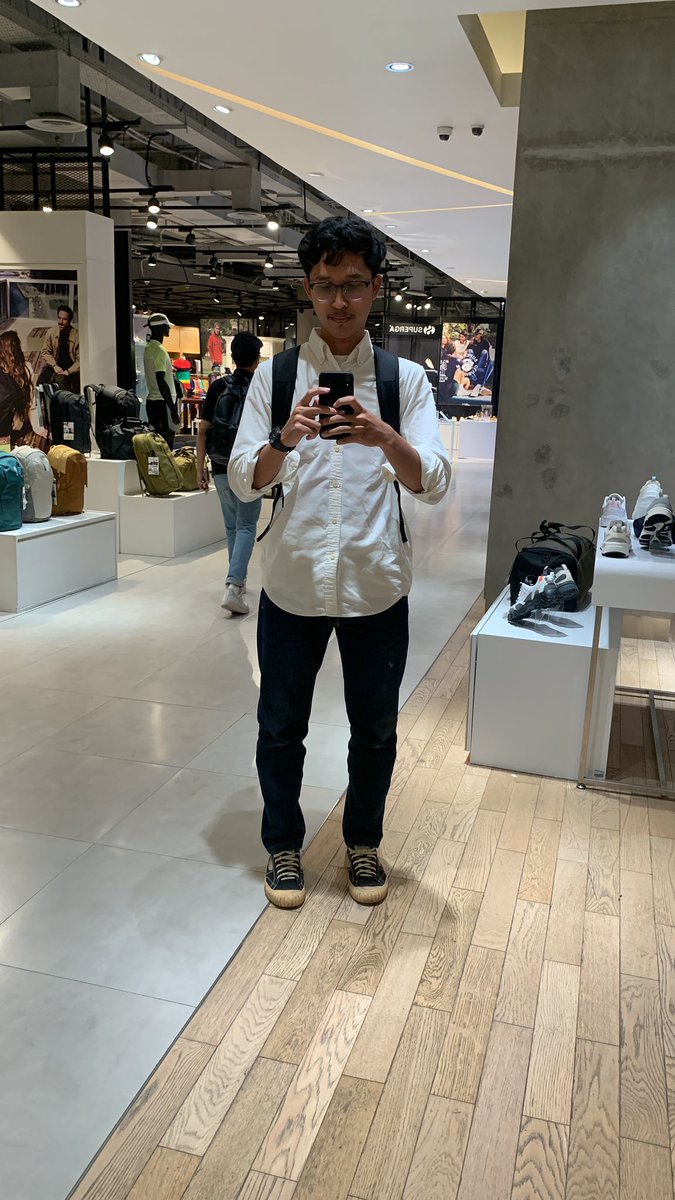 IlhamRafid's tweet image. kacamata : kajamata
kemeja : uniqlo
celana : hammerstout
sepatu : compass
tas : timbuk2
jam : quartz
#ootd #ngantor