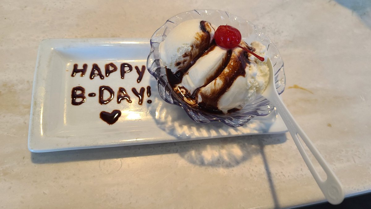 One of the waitresses brought this out for me ;w;