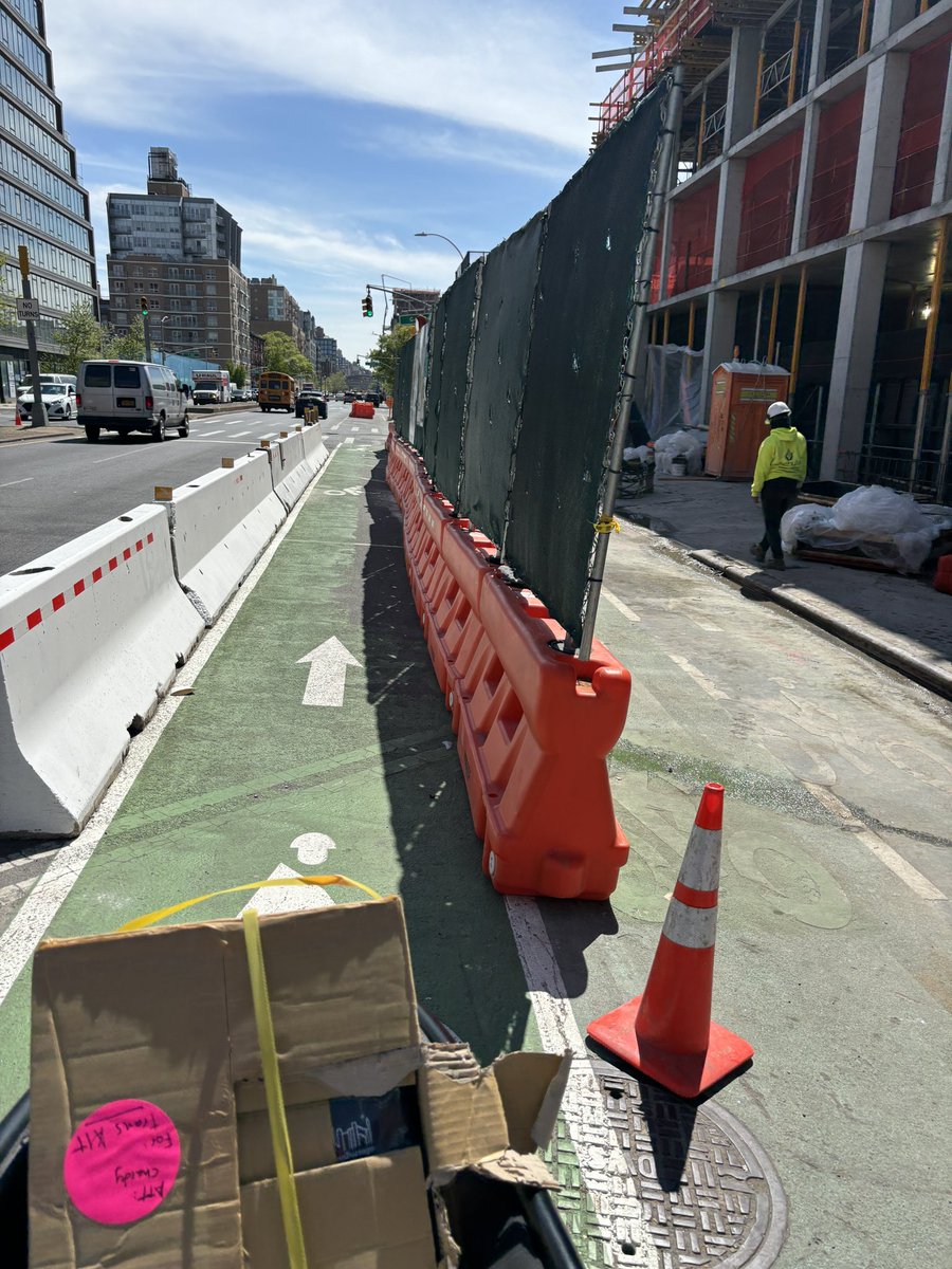 KathyParkPrice's tweet photo. @NYC_DOT @NYCMayor A reminder that @NYC_DOT + law requires developers to create a temporary PBL on 4th Ave., which is great, but has fake excuses for why it can’t create a temporary PBL for their own projects to #fix4thave. FOUR examples is temp PBLs on 4th Ave. that are not adding congestion https://t.co/9vIbLm9T1R