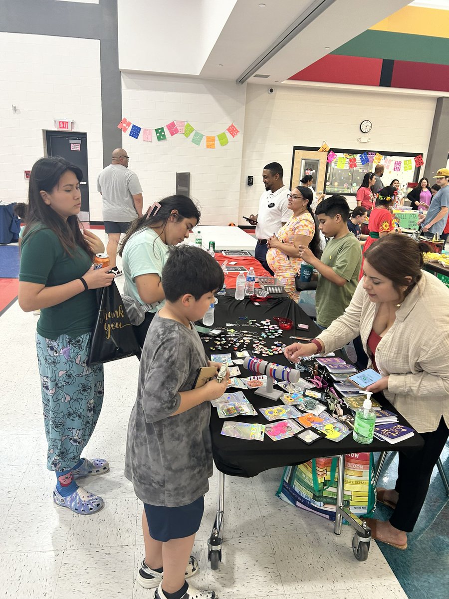 Cinco de mayo festival @NISDPowell Thank you community partners: SA Children’s Shelter, @cpsenergy @UnivHealthSA SAWS Uplift for supporting the event! Thank you also to our parent vendors who shared their creations! #community #smallbusiness #familyengagement