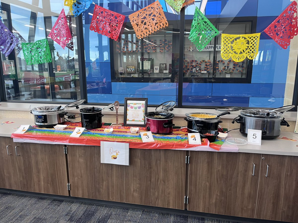 It was so much fun getting to judge the very first Brosnahan Cinco De Salsa competition 🌮 😋 @BrosnahanES #FirstGradeBroncos #BroncoTough