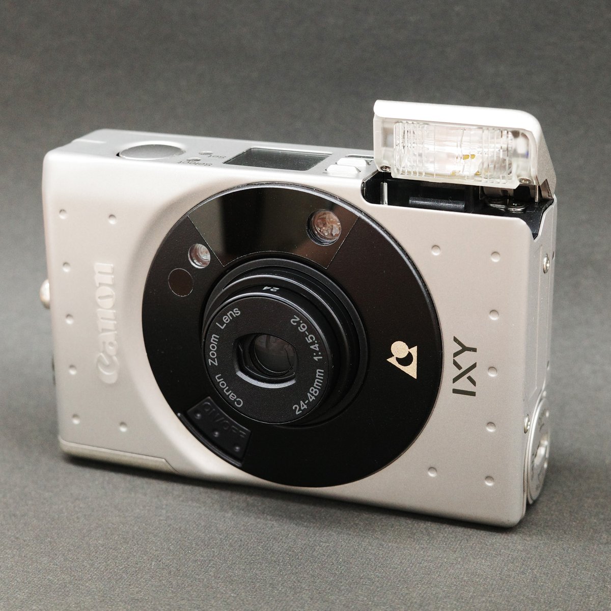 CANON 厳つい IXY 24-48mm APSフィルムカメラ CANON 厳つい IXY 24-48mm APSフィルムカメラ