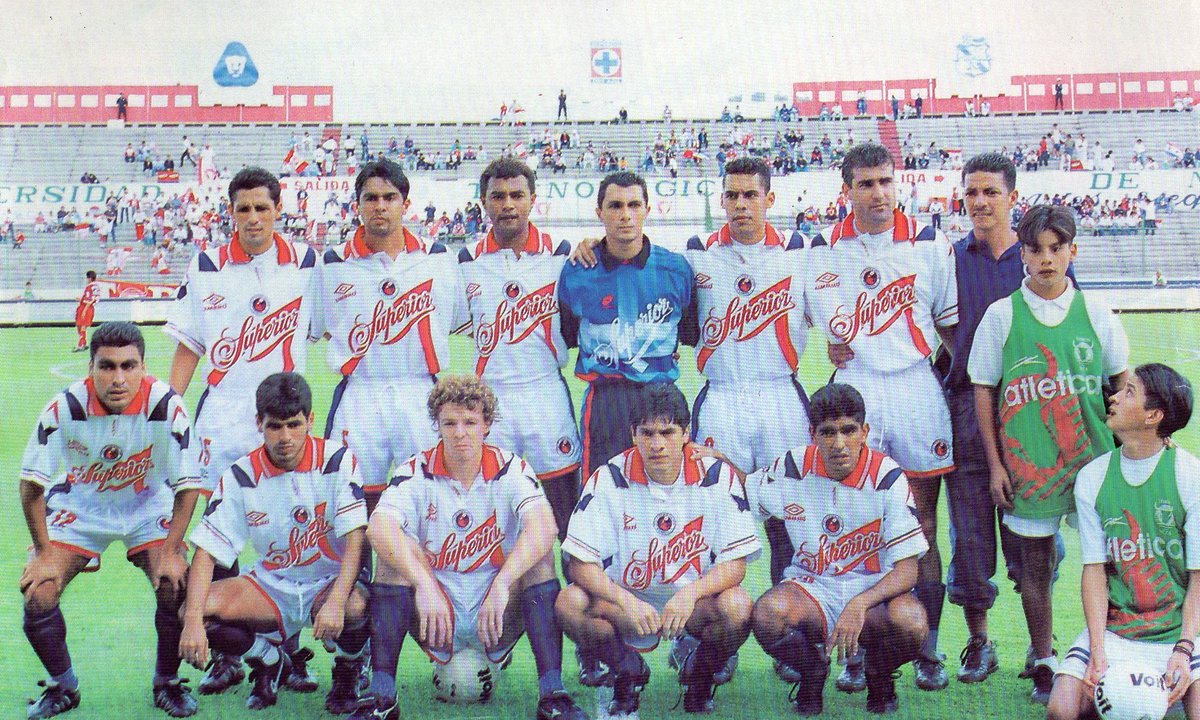 #NostalgiaPrimeraDivision Chulada de jersey en blanco de TIBURONES ROJOS en Primera División. Parte de la serie de posters de equipos de Primera y Primera 'A' de la revista Tiro de Esquina