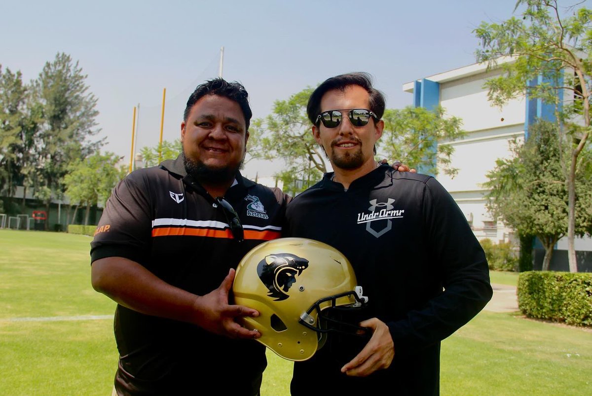 📸Imágenes de la firma de reclutamiento de Walter Arreola quien para la universidad será estudiante-atleta becado en @aztecasudlap 🏹 y en esta ocasión recibimos al Coach Gabriel Sánchez para formalizar y cerrar este reclutamiento. ✍🏻 #ColegioSuBiréGDL #GRIND ⚜️🏴