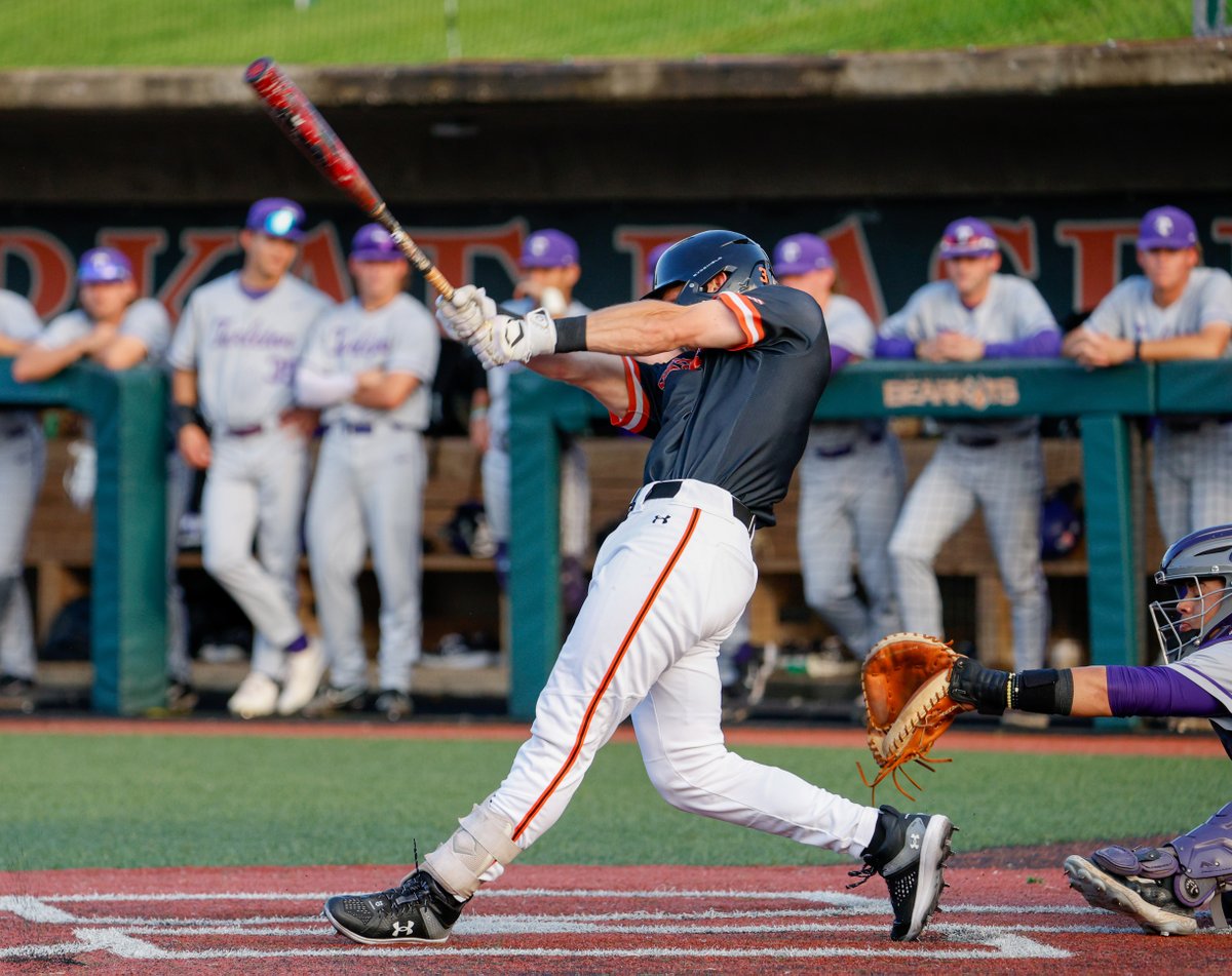 Walker Janek with a solo 🚀 putting the Kats up 1! Also the second multi homer game of Janek's career and the 3rd of the Kats this season😏 #EatEmUpKats