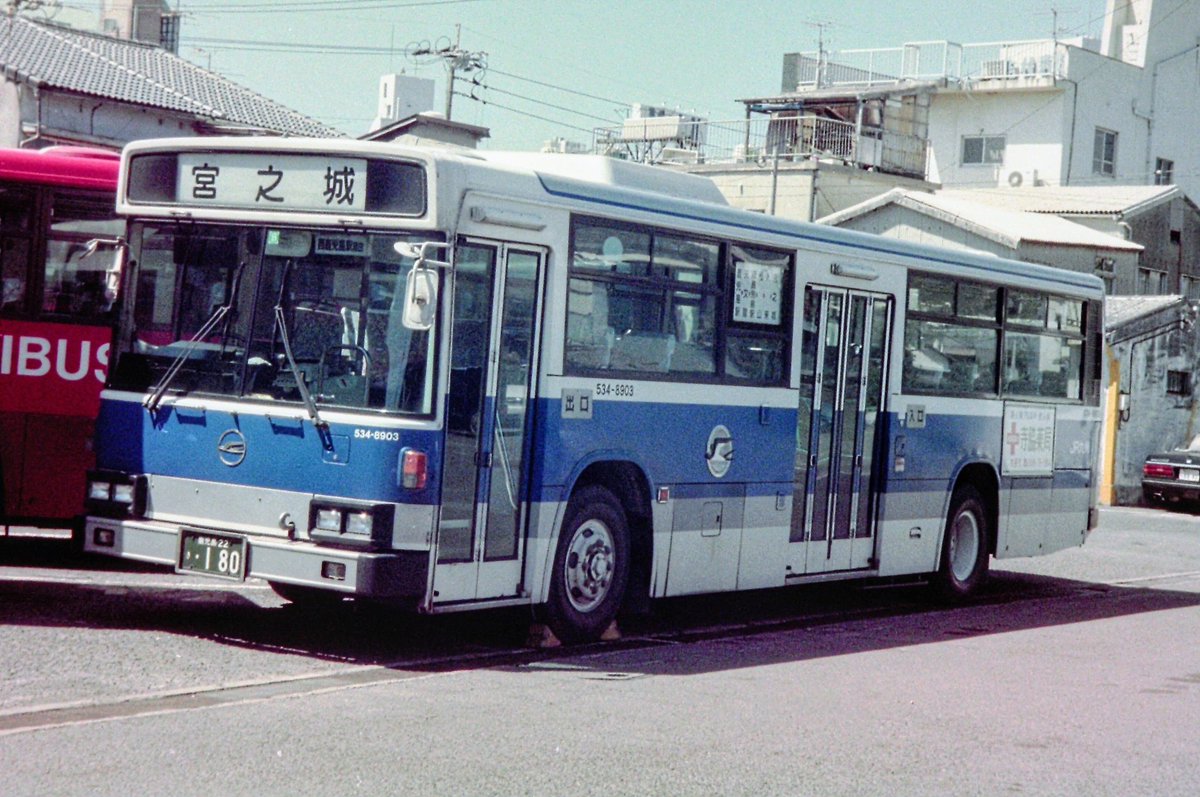 九州旅客鉄道　三菱P-MP618N

国鉄時代には採用されなかった西工。
民営化で選択されるようになりましたが、国鉄カラーがとても似合ってると思います。
#九州旅客鉄道
#JR九州バス
#三菱ふそう
#西工