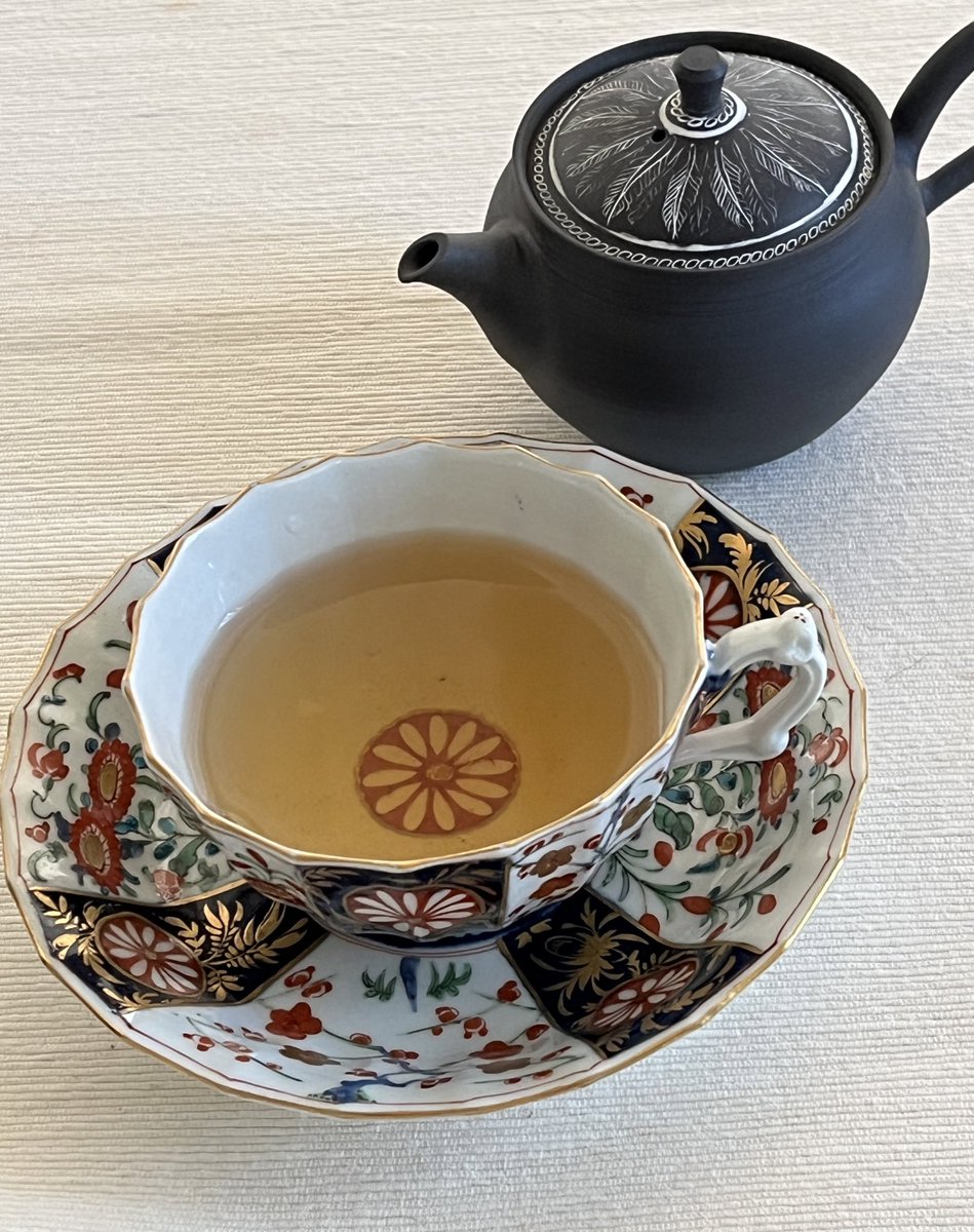 ようやく休暇気分。
プーアール（生茶）でゆっくりします。