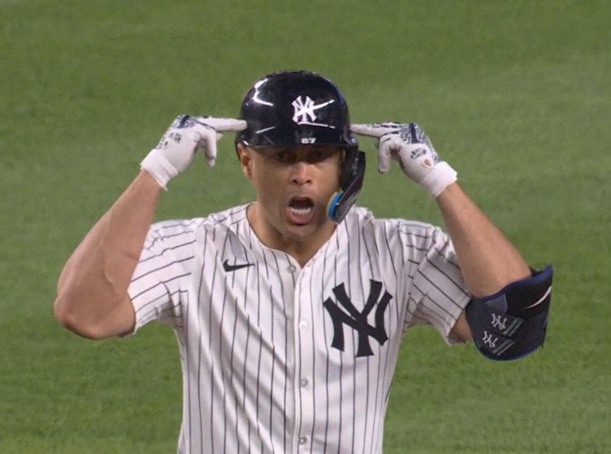 Stanton doubles to drive in Judge and tie it up in the 9th!