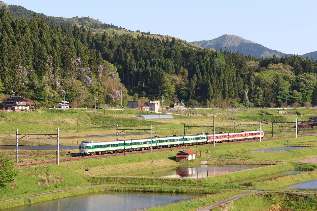 takari381's tweet photo. ゴールデンウィーク中日はもう一度ネウクロと下石見へ。架線の影やら気になる所は多数ですが撮影出来て良かったです😊
#やくも #381系 #1002M #1003M #7016M #7017M https://t.co/irDJTPfj9j