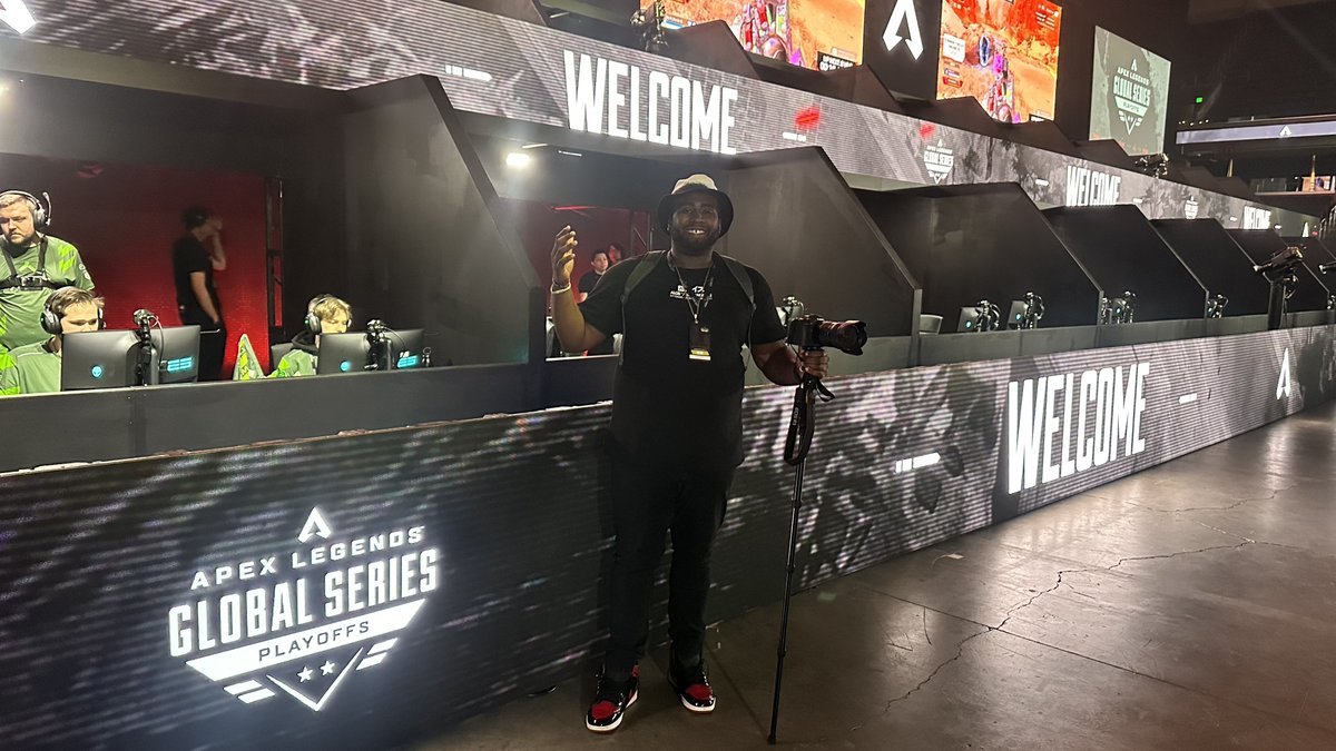 Man I’m on the Main Stage 😭📸

Thankful for the experience . Thank you <a href="/PlayApexEsports/">Apex Legends Esports</a>