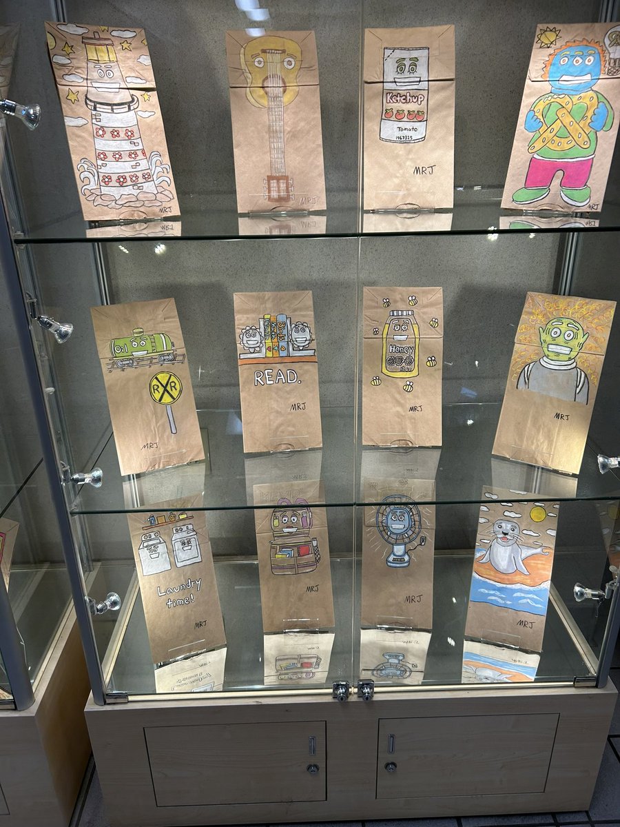 greenartjacket's tweet photo. A few pieces from my “500 Days of Paper Bag Puppets” are on display at the Jessamine County Public Library! #PaperBagPuppets #Art #Lesson #ONEKENTUCKY #Nicholasville #TeamKentucky #Library #School #PaperBags #Drawing #News #JessamineCounty #Pastels https://t.co/JWqfL5RL3P