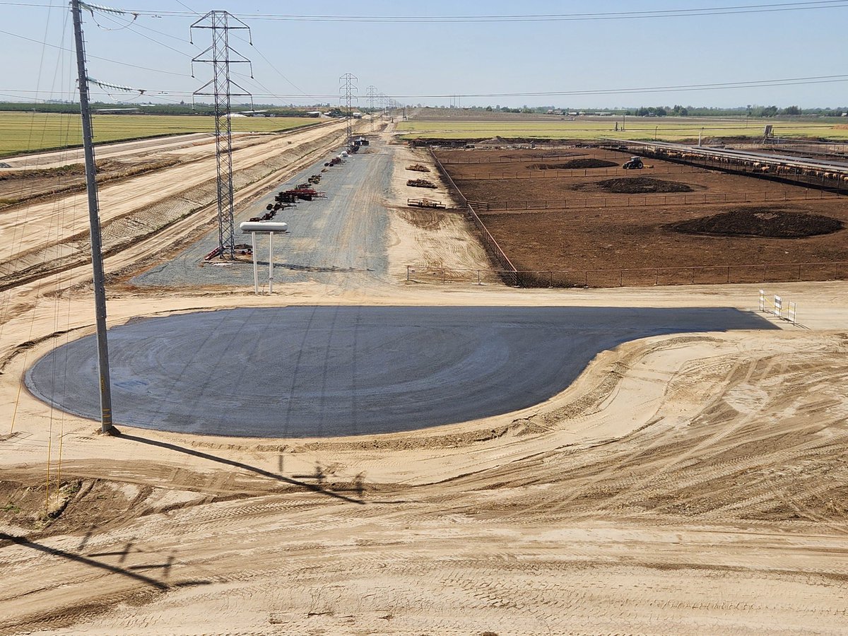 Portion of Fog Seal done for the High Speed Rail project. Great job Team SE!

📍#Hanford | #California

#StandardEmulsions #SettingTheNewStandard #TeamSE #FogSeal #HighSpeedRail #BuildHSR #KingsCounty