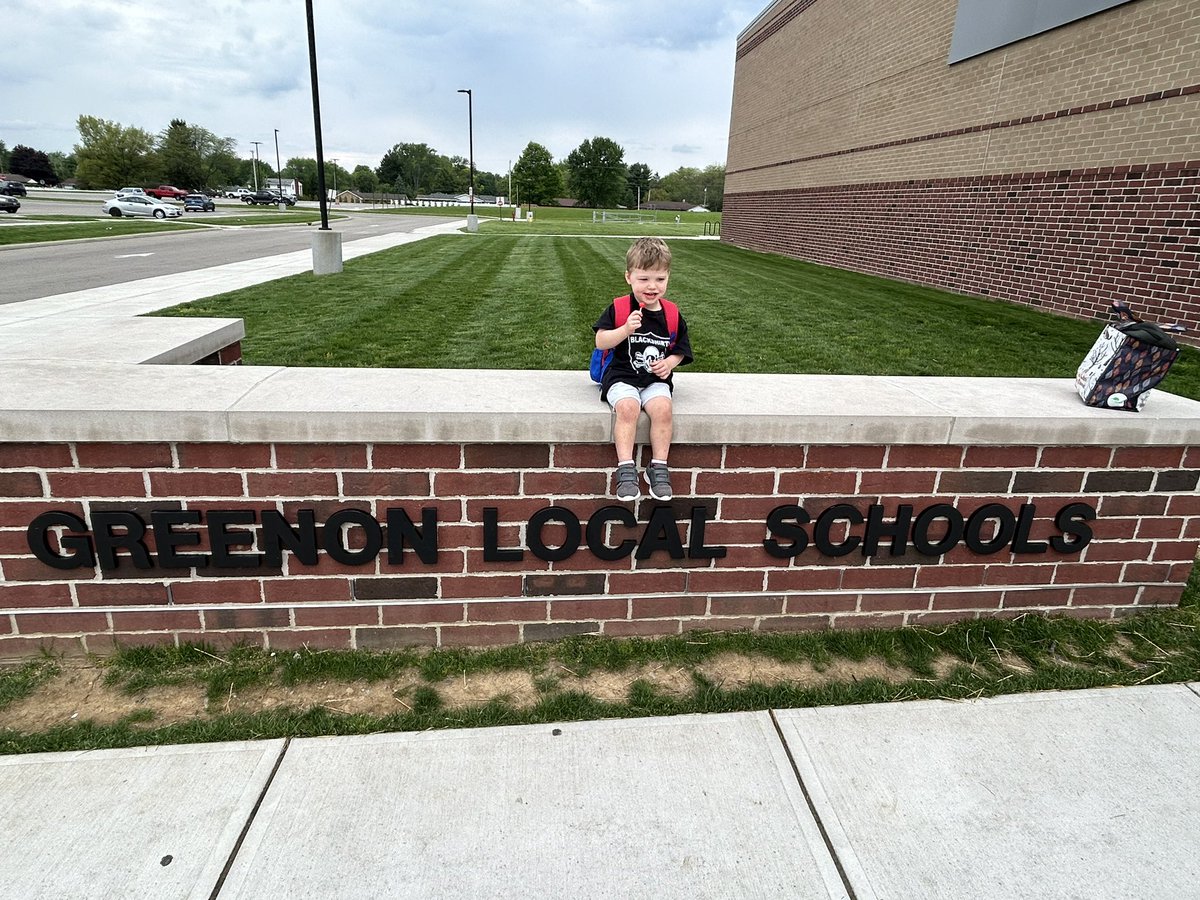 kjamesph's tweet photo. Tried out a new assistant admin…probably going on an improvement plan soon…napping on the job. @GreenonSchools https://t.co/hjmKUm3Kmq