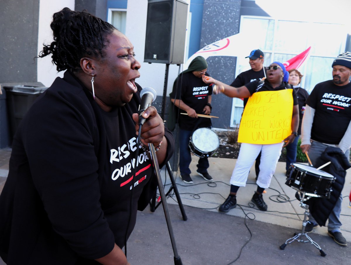 According to @unitehere, about 230 union contracts will go up for renegotiation this year, covering around 40,000 hotel workers. But one role on the hotel staff is key to what’s driving these rallies: the housekeepers.
 skift.com/2024/05/01/how…
#MayDay #MayDay2024 #UnionStrong