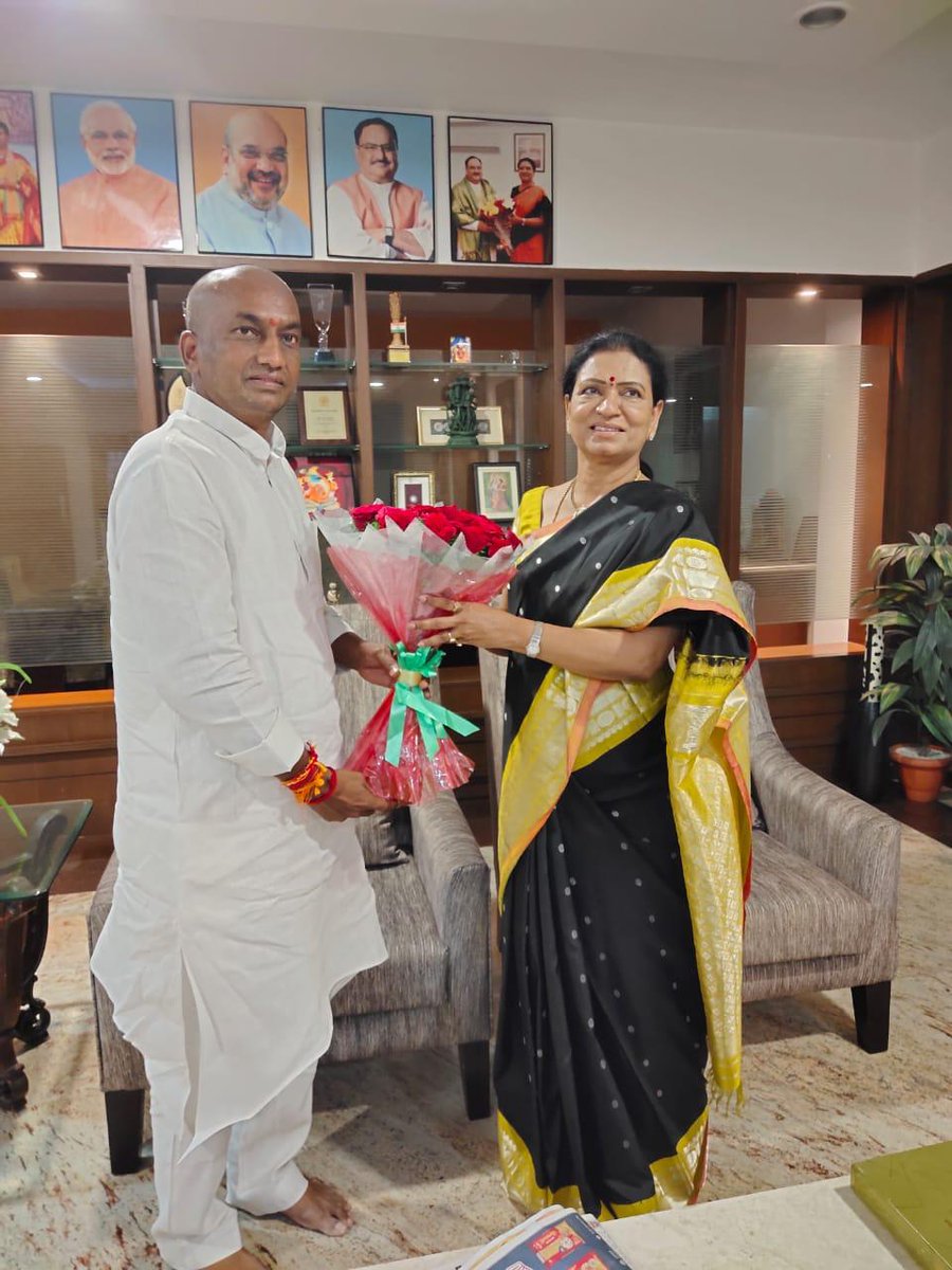 Warm Birthday Greetings to Bharatiya Janata Party National Vice President @aruna_dk garu, I pray to Bhagyalakshmi Mata to bless you with good health and long life 💐