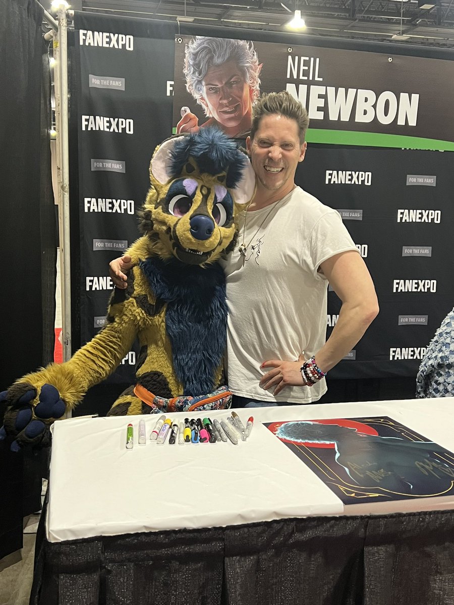 So I met Neil newbon in fursuit 👍