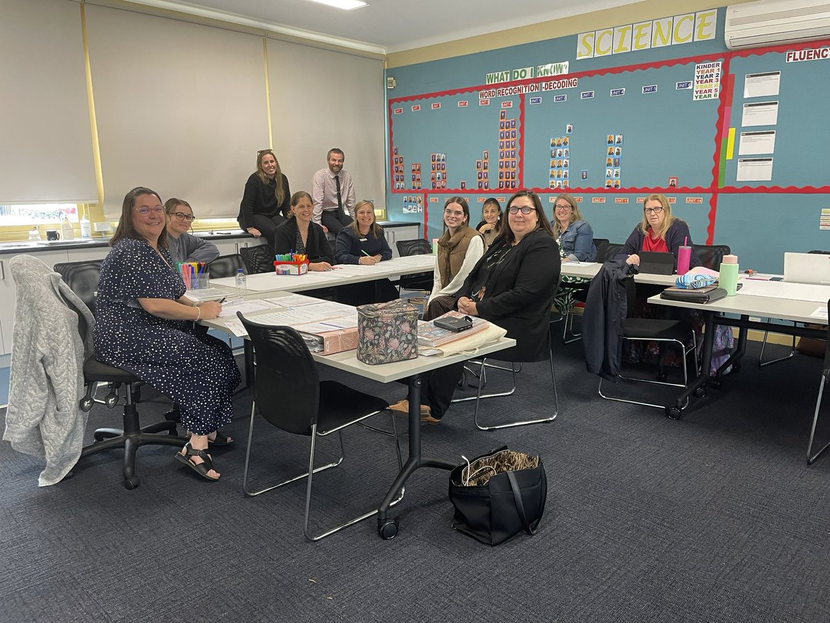 Kelly Deakin tweet media