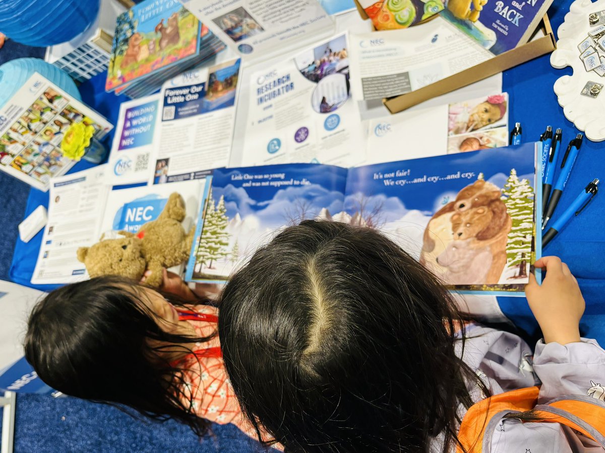 Such a great first day at @PASMeeting! Join us for the NEC Focus Group on Sat 12:30-2pm, the NEC Networking Session on Sun 10-10:50am -and every day at our advocacy booth! Love how these two sweet kiddos stopped by to read #ForeverOurLittleOne! ❤️ #preventNEC #PAS2024 @NECsociety