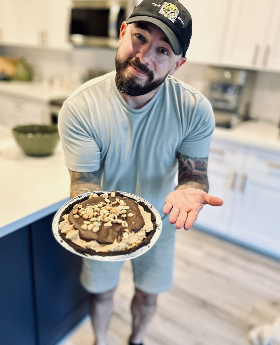 TRADE PROPOSAL: I offer you this homemade peanut butter chocolate pie in exchange for … (reply w/ what you’re offering plz 🙏)